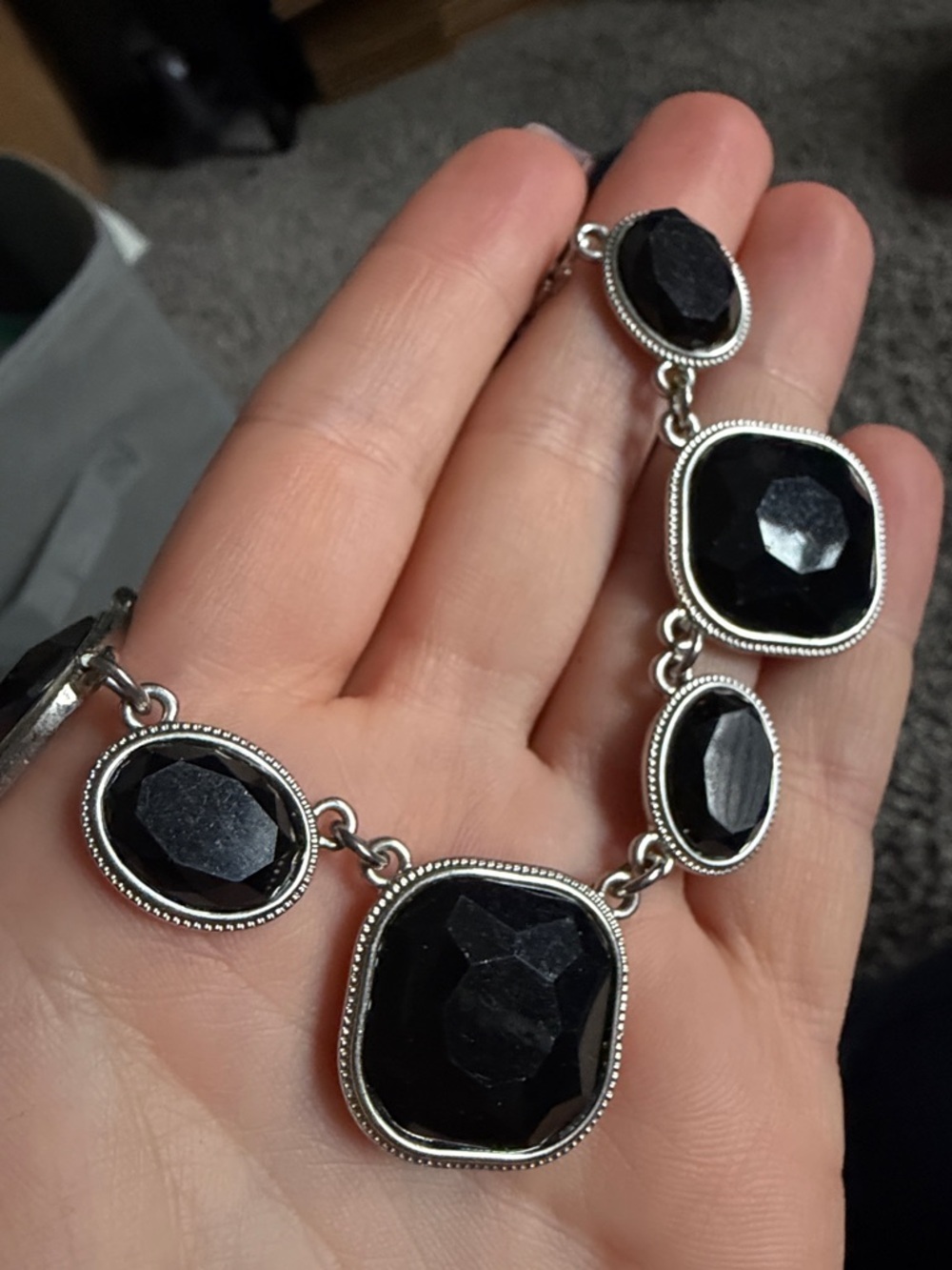 Black Costume Jewelry Stone Silver Necklace - Picture 5 of 6